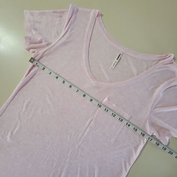 Tresics Women's Pink Short Sleeve V-Neck Pullover T-shirt - Picture 5 of 11